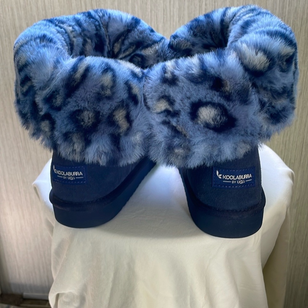 KOOLABURRA by UGG Blue suede boots that are a size 9